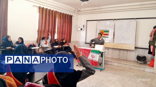 نشست بصیرتی به‌مناسبت دهه فجر در دبیرستان مهین کریمی فارسان