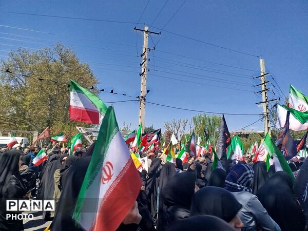 خروش مردم همیشه در صحنه کرج در مراسم چهلمین روز شهادت امام امت و نوگلان میناب