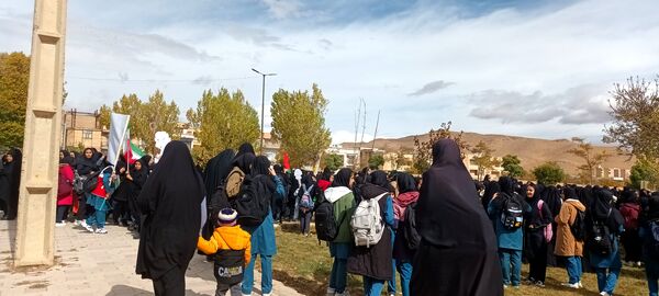 حضور پرشور دانش‌آموزان فریدنی در راهپیمایی 13 آبان