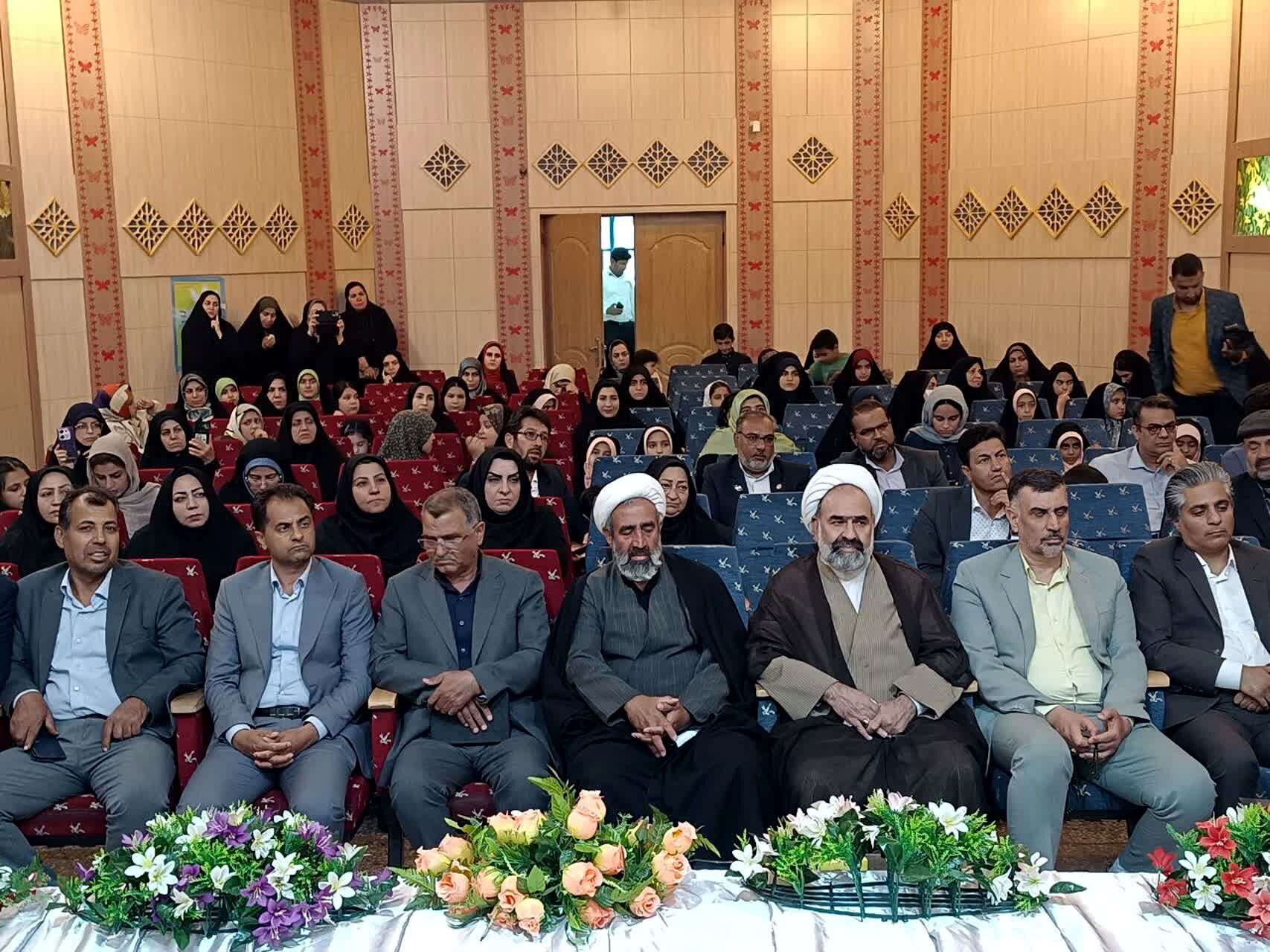 همایش ادبی زیر سایه خورشید و رونمایی از کتاب به مناسبت میلاد امام رضا(ع) در مروست