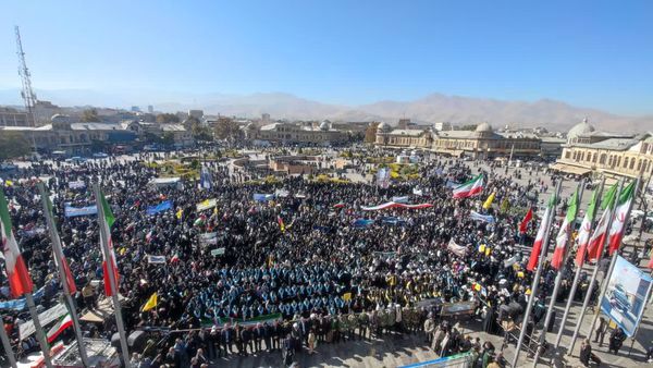 حضور پررنگ پیشتازان، جلوه‌ای از نشاط و بصیرت دانش‌آموزی در سیزده آبان