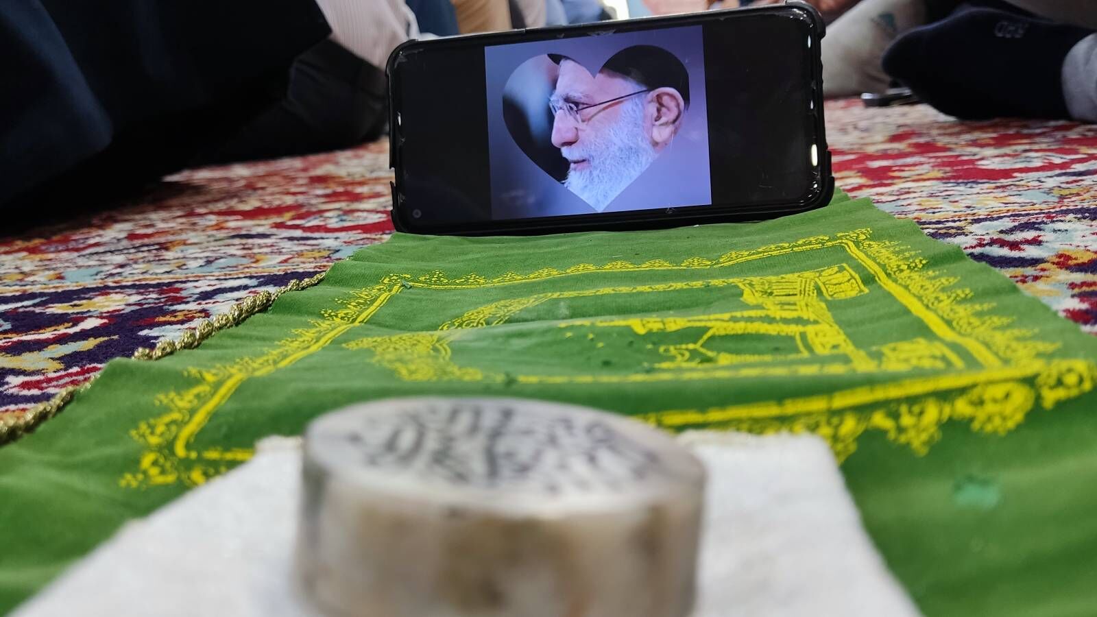  برپایی میز خدمت در حاشیه نماز جمعه بجنورد با حضور مسئولان استانی