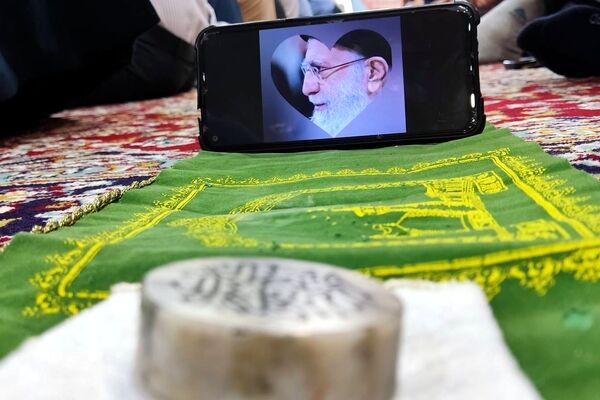  برپایی میز خدمت در حاشیه نماز جمعه بجنورد با حضور مسئولان استانی