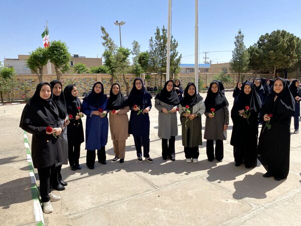 معلمان، مشعل‌داران راه آگاهی در آیینه‌ مهر و خرد