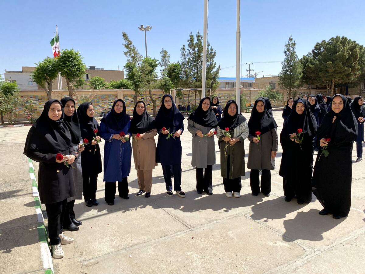 معلمان، مشعل‌داران راه آگاهی در آیینه‌ مهر و خرد