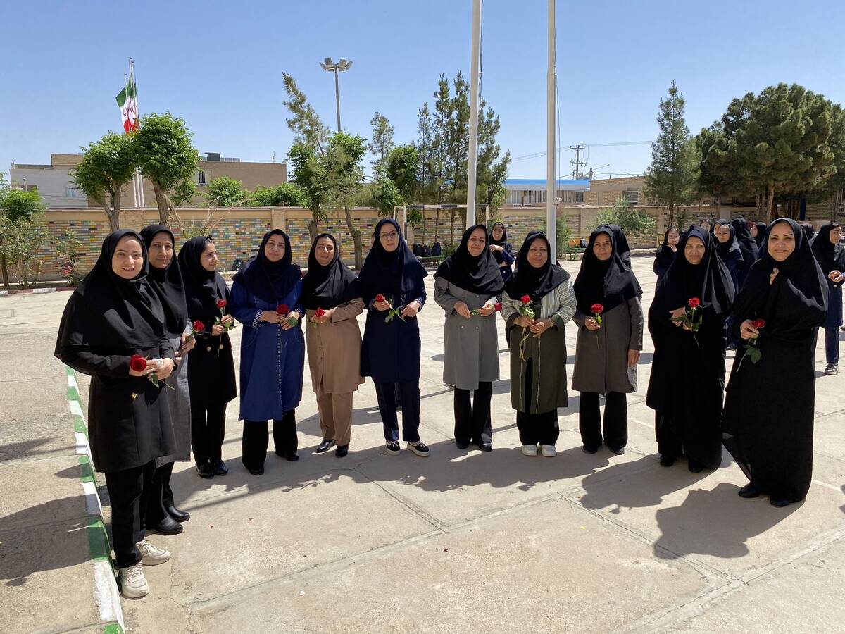 معلمان، مشعل‌داران راه آگاهی در آیینه‌ مهر و خرد