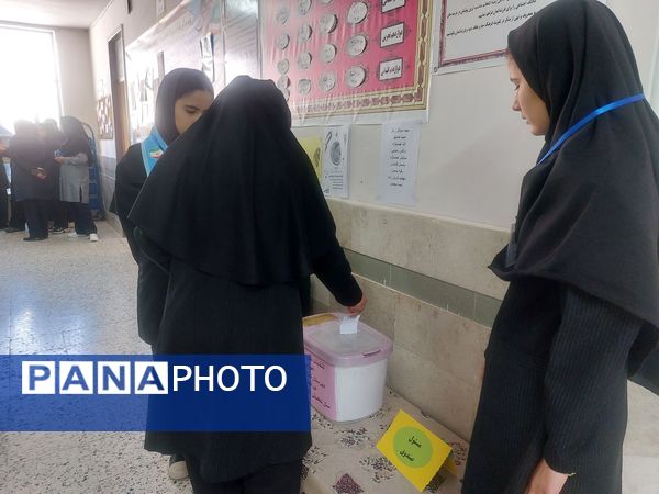 انتخابات شورای دانش آموزی در زاوه