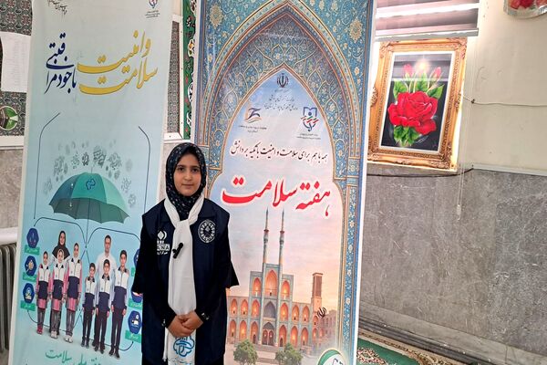 کاشت نهال به یاد دانش آموز شهید تیارا صادقی در یزد