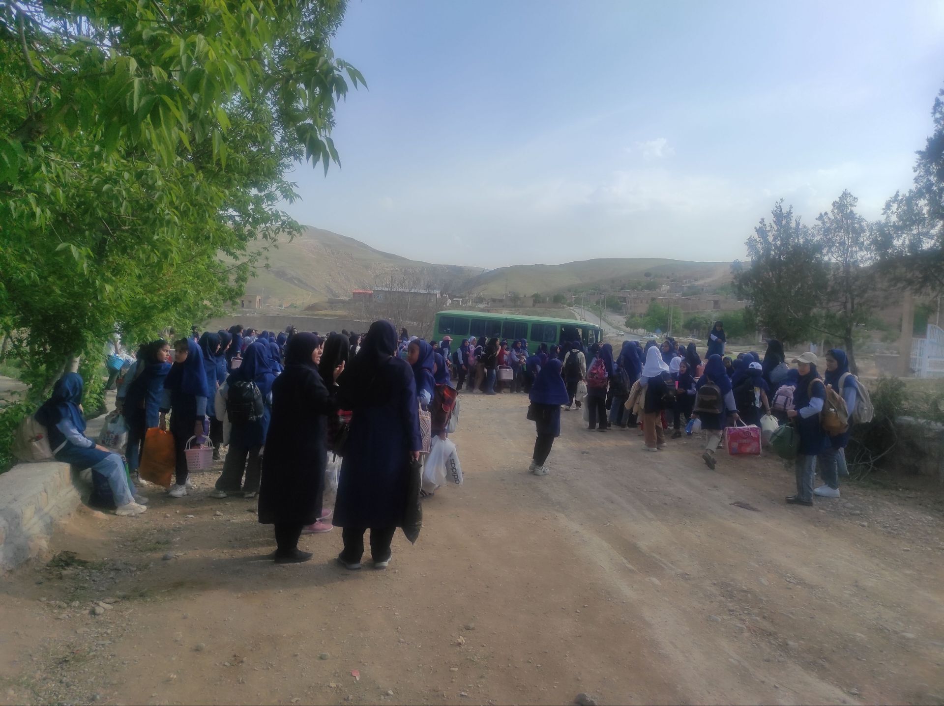 اردوی دانش‌آموزان مدرسه هیأت امنایی ضحی ۲ در روستای زوارم شیروان