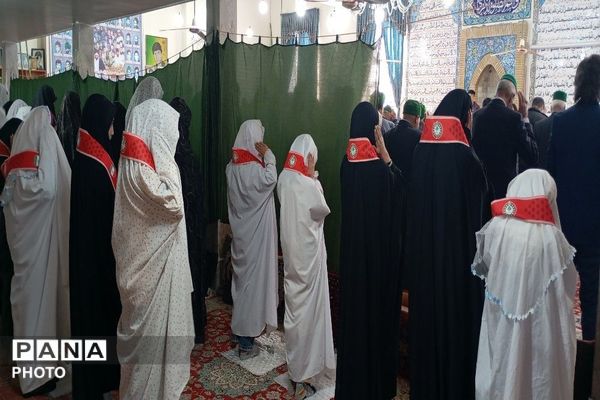 حضور دانش آموزان در دومین نماز عبادی، سیاسی جمعه ماه مبارک رمضان در شهر بار نیشابور