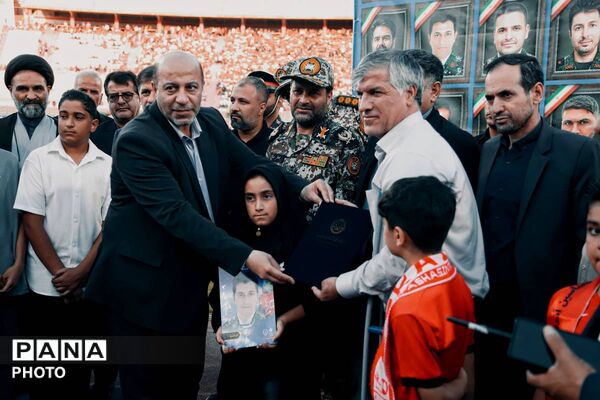 پیروزی یک بر صفر تراکتور مقابل گل‌گهر در ورزشگاه یادگار امام (ره)