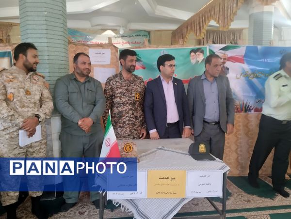 میز خدمت آموزش و پرورش باخرز در نماز جمعه