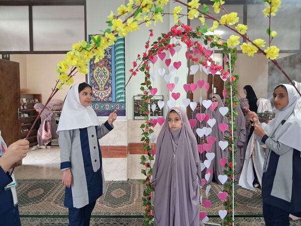 جشن تکلیف نمادی از عشق و علاقه در دبستان فاطمه‌الزهرا