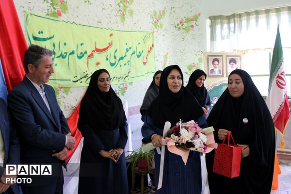 زنگ سپاس معلم در دبیرستان شبانه‌روزی فضیلت