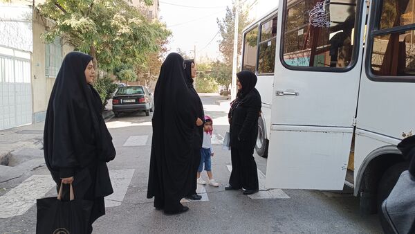 حضور دانش آموزان دبیرستان سردار شهید قاسم سلیمانی ناحیه ۴ کرج در نماز جمعه