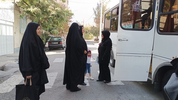 حضور دانش آموزان دبیرستان سردار شهید قاسم سلیمانی ناحیه ۴ کرج در نماز جمعه