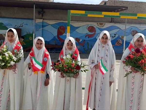 یاوران انقلاب در دبستان خدیجه کبری ابرکوه
