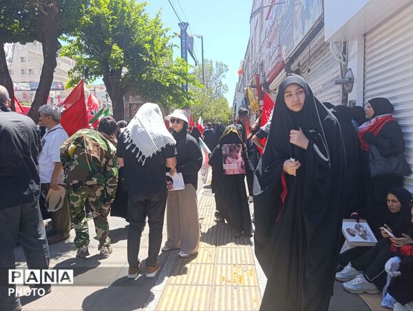 مراسم تشییع رهبر معظم انقلاب و خانواده ایشان در مشهد