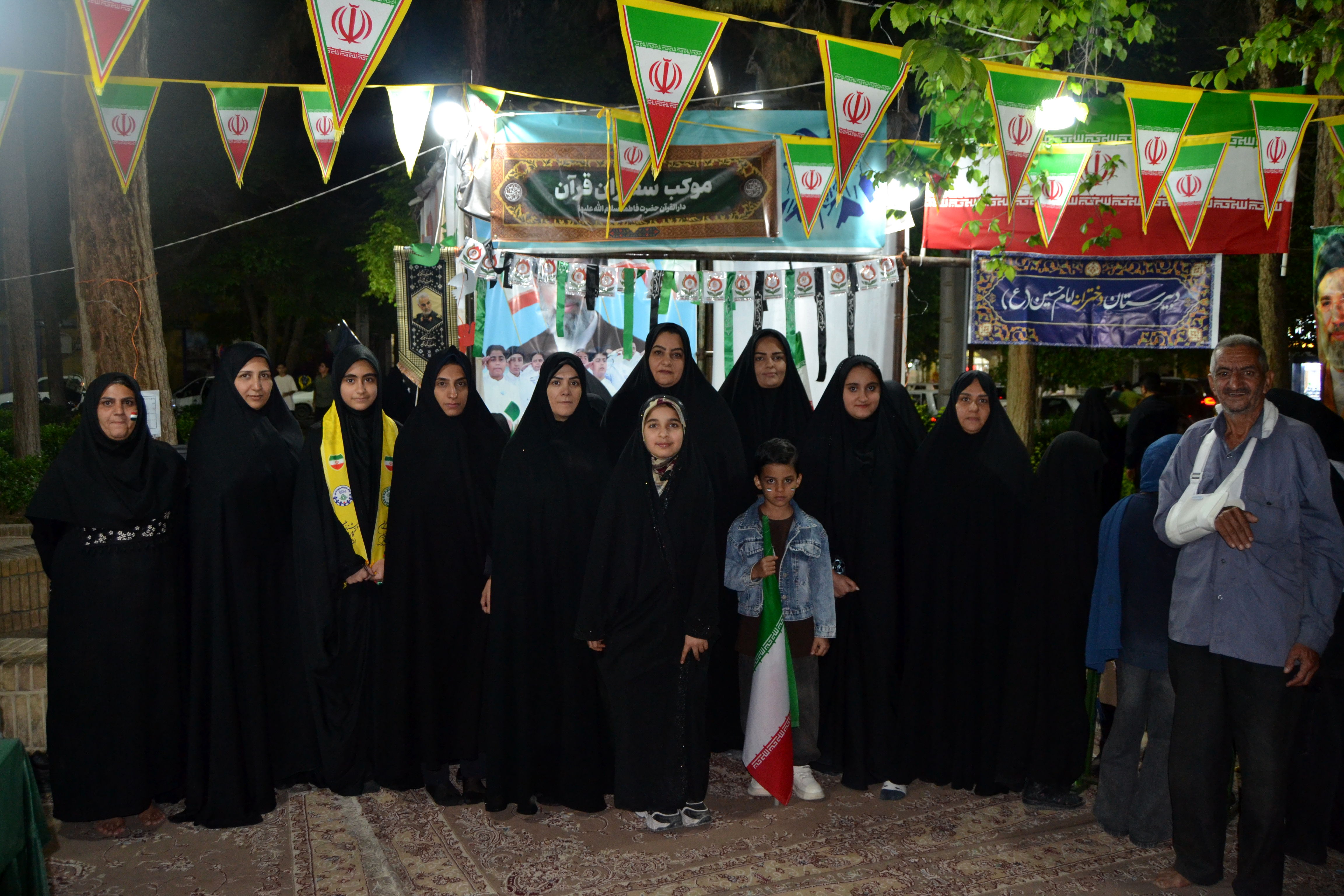 میدان‌داری دانش‌آموزان و دبیران دبیرستان امام حسین (ع) در موکب سفیران قرآن اردکان
