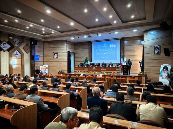 نایب رئیس مجلس شورای اسلامی پای درد دل فعالان اقتصادی نشست
