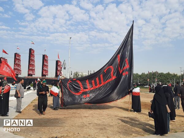 وداع باشکوه ملت با رهبر انقلاب و تشییع پیکر پاک و مطهر ایشان
