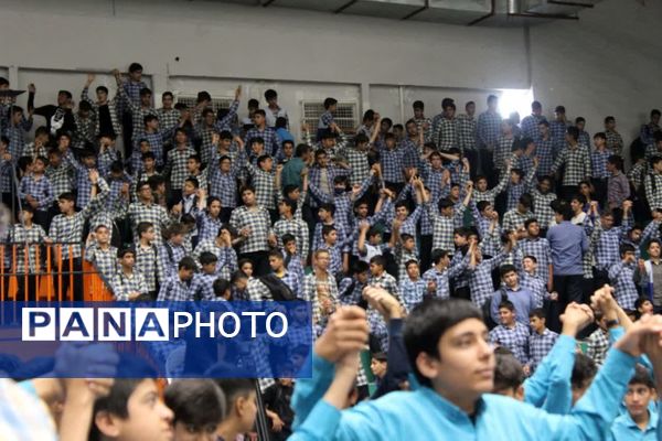 اجتماع دانش‌آموزی به‌مناسبت ولادت شهیدابراهیم هادی در یزد