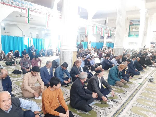 حضور دانش‌آموزان و برپایی میز خدمت در نماز جمعه این هفته آشخانه 