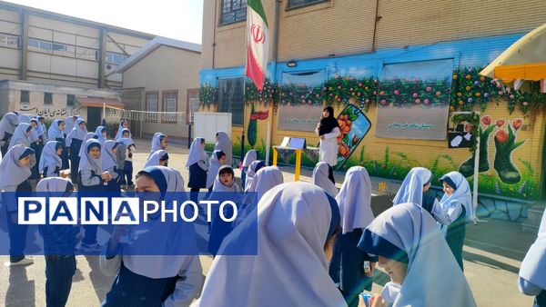 جلسه آموزشی کمپین پیشگیری از پوکی استخوان در مدرسه شاهد خیر سجادی 