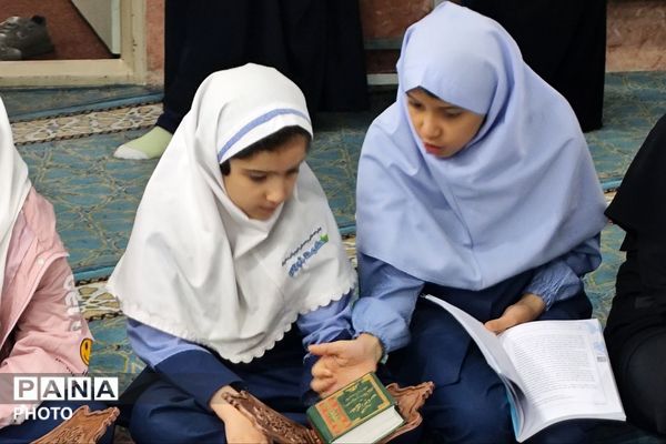 محفل نورانی انس با قرآن کریم در دبستان حکمت نبوی ناحیه دو شهرری 