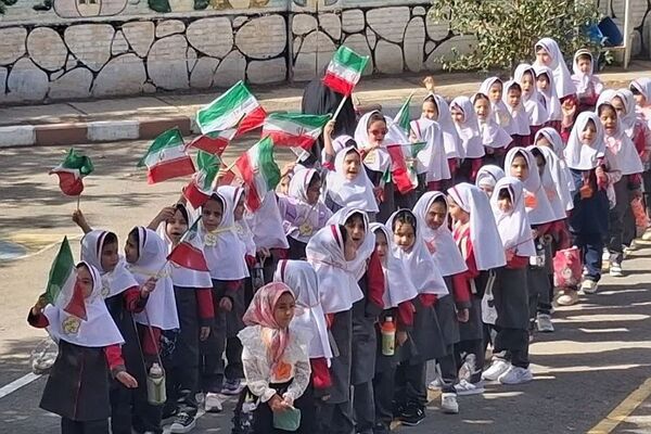 برگزاری جشن شکوفه ها در دبستان نجمه ناحیه یک شهرری