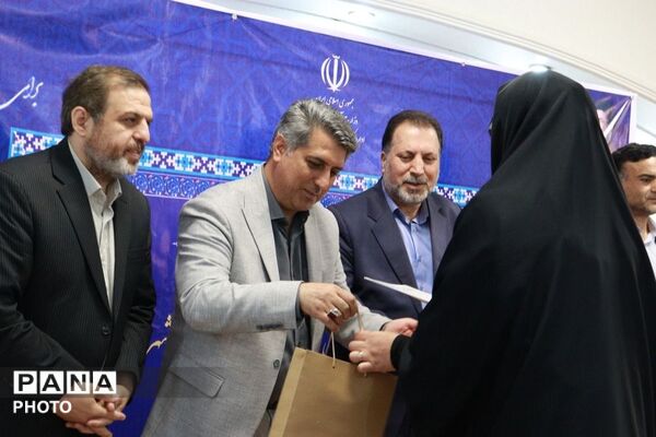 تجلیل از معاونین پرورشی و مربیان تربیتی منطقه ۱۴ تهران