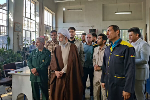 بازدید نماینده ولی فقیه استان فارس از هنرستان طالقانی در آستانه هفته بسیج