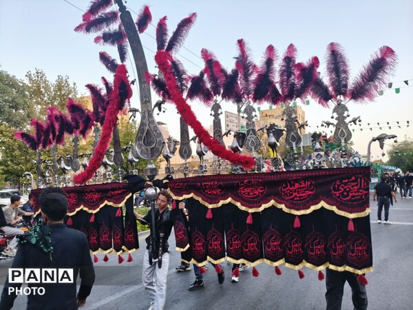  کاروان عظیم نوجوان کربلا در خیابان پروین 