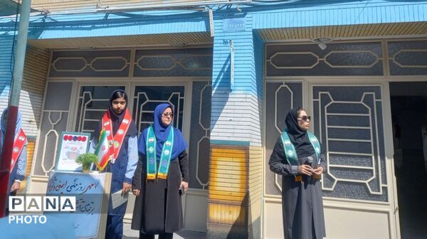 ترویج فرهنگ ایمنی در دبستان فرهنگیان ۲ با تجلیل از آتش‌نشانان