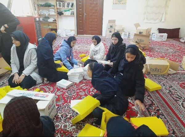 اهدای ۶۰۰ پک لوازم التحریر برای دانش‌آموزان کم برخوردار