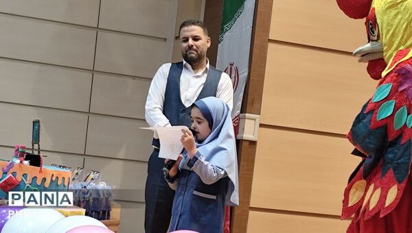 جشن الفبای پایان سال کلاس اولی‌های دبستان نوید ۲ 