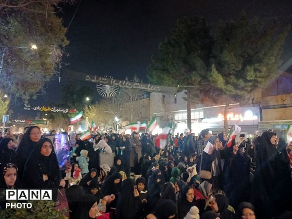 حضور پر شور و حماسی مردم نیشابور در هشتمین روز از شهادت امام شهید خامنه ای
