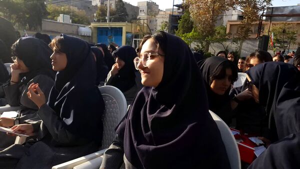 نواخته‌شدن زنگ مهر در مدرسه فرزانگان ۴ مشهد