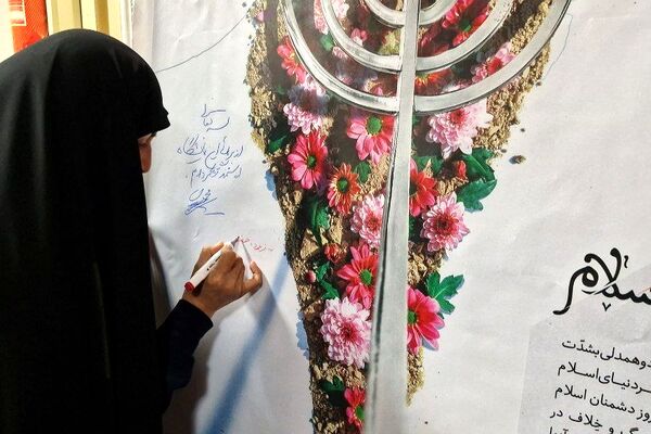 برگزاری و افتتاحیه نمایشگاه ریشه های مقاومت در مدرسه منتصرین شاهد ورامین
