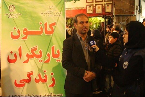 هفتصد تا کانون یاریگران زندگی ،  دو هزار و سیصد تا همیار مشاور در مرکز کل استان