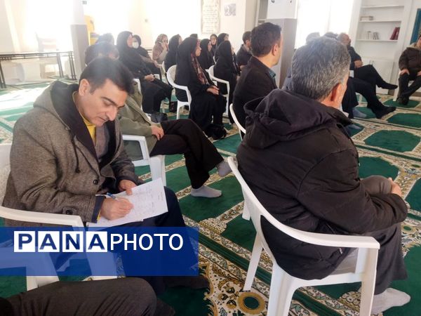 دومین جلسه هدایت تحصیلی پایه نهم دبیرستان نمونه دانش کاشمر