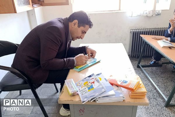 تقدیر از دانش‌آموزان ممتاز دبستان پسرانه شیخ صدوق صباشهر