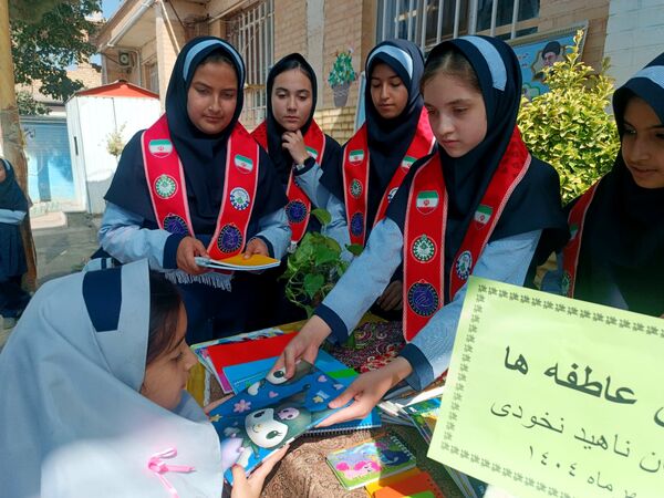 جشن عاطفه ها در دبستان ناهید نخودی