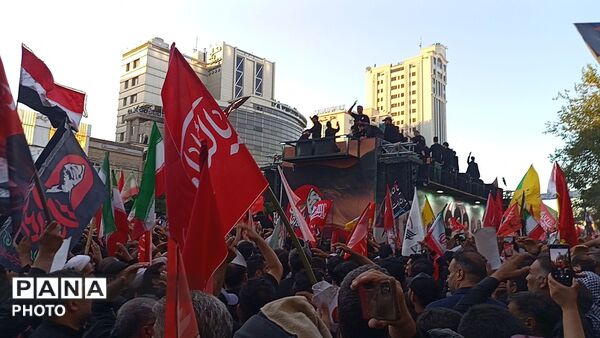 بغض گلوگیر ملت در آخرین دیدار با امام شهید