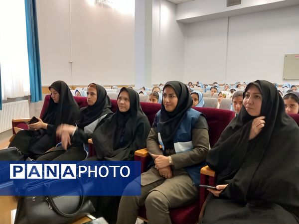  مراسم هفته سلامت در دبستان آرمینه مصلی نژاد ناحیه ۶ مشهد