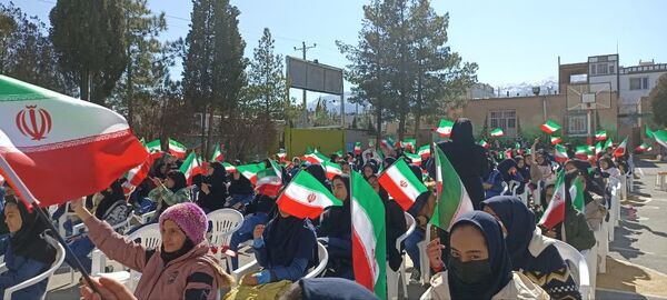 جشن دهه فجر در دبیرستان هاجر بیرجند