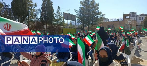 جشن دهه فجر در دبیرستان هاجر بیرجند