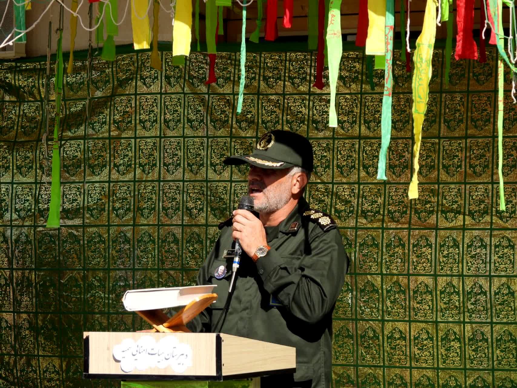 شهیدان نام و یادشان زنده است 