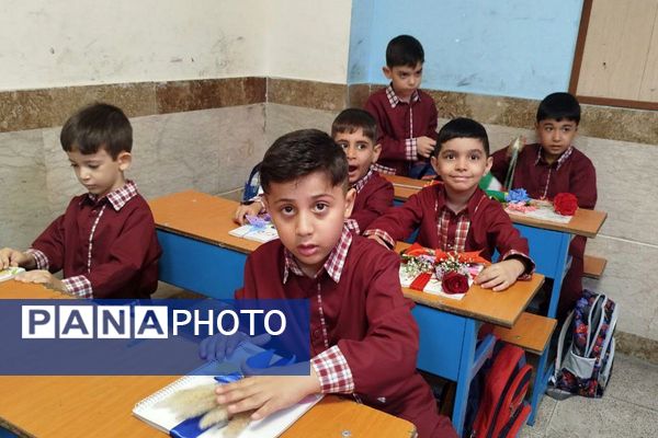 برگزاری جشن شکوفه ها در دبستان امام رضا ۱ شهر قیامدشت