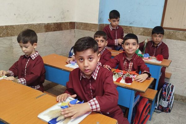 برگزاری جشن شکوفه ها در دبستان امام رضا ۱ شهر قیامدشت